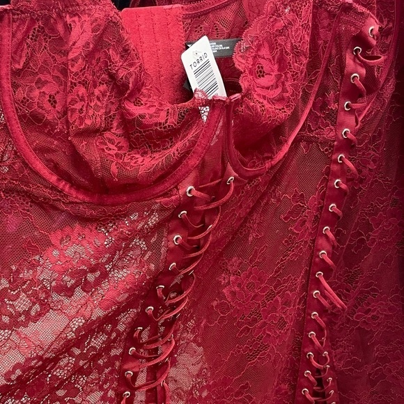 Torrid Red lace up super sexy chemise - Picture 4 of 7
